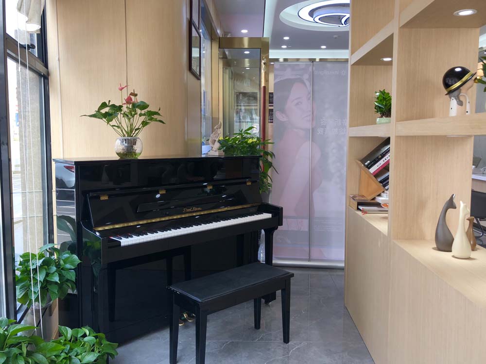 环境舒适-钢琴区